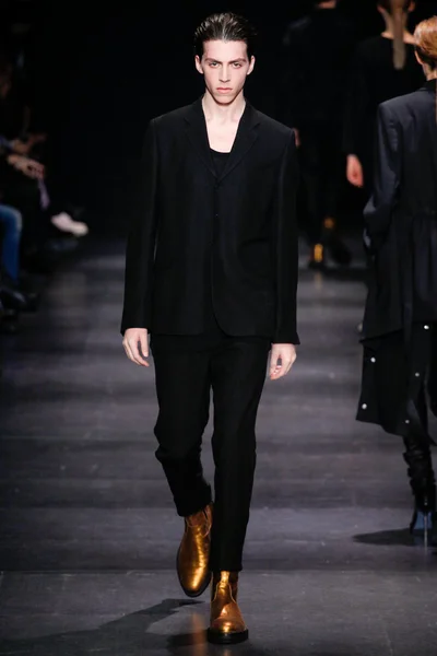 Look 18